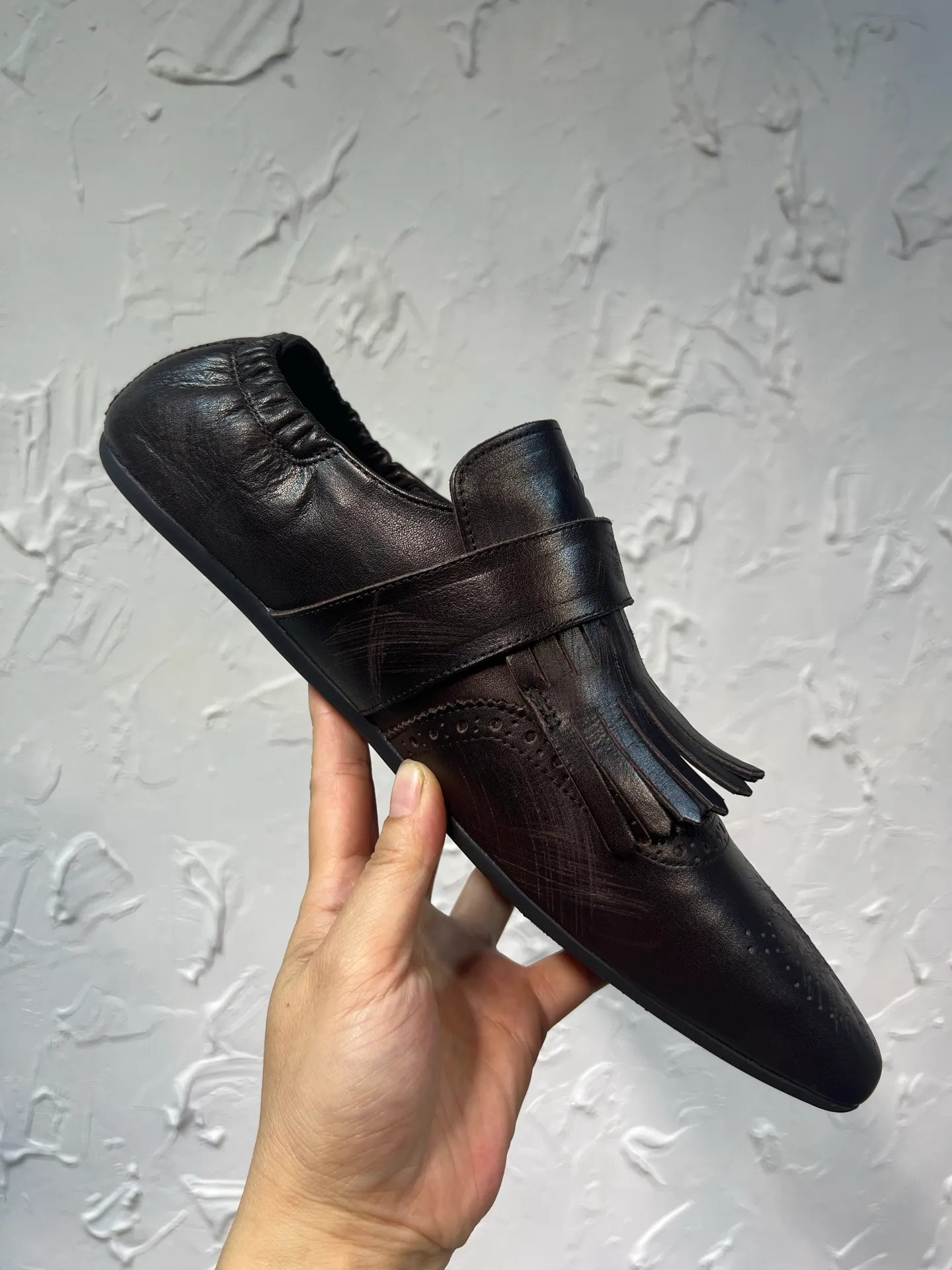 P820 ​​prada derby2025 spring and autumn latest Prada slip-on retro men's leather shoes, Shuffle tassel strap Monk shoes, original one-to-one development, outsole one-to-one molding, upper cowhide, lining and foot cowhide, rubber sole, original packaging Code number: 39-46